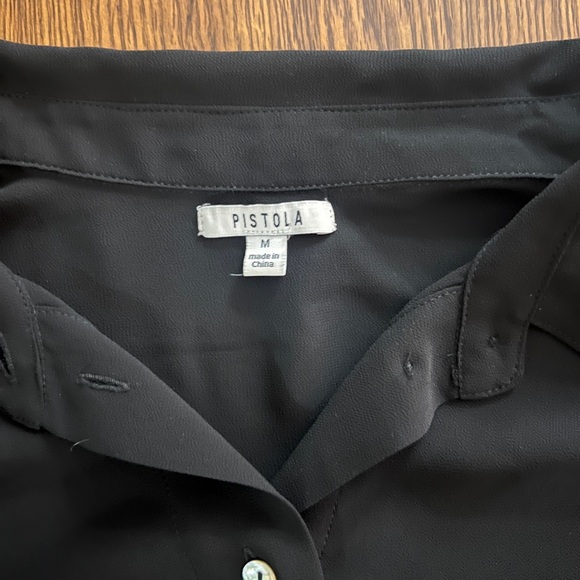 Pistola 
Medium 
Black
Short sleeve 
Button Down 
Crop
Blouse - Picture 7 of 9